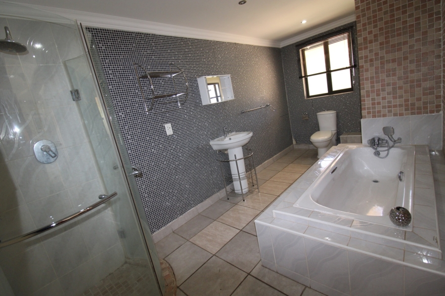 15 Bedroom Property for Sale in Langenhovenpark Free State